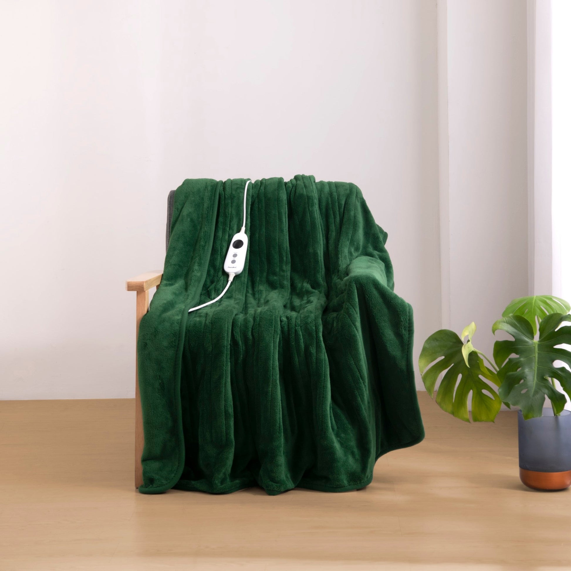 Luxury fleece heated throw