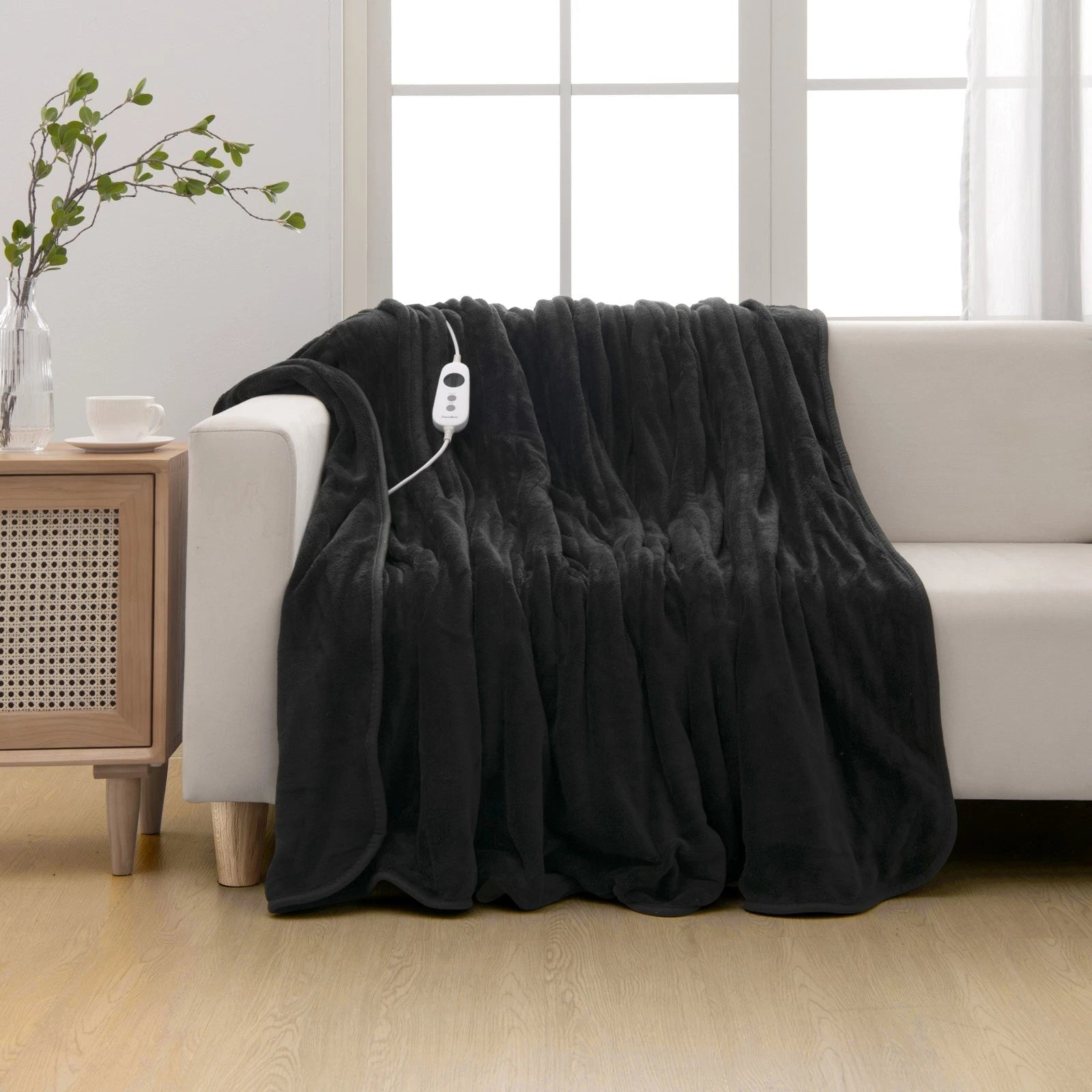 Adjustable electric throw blanket