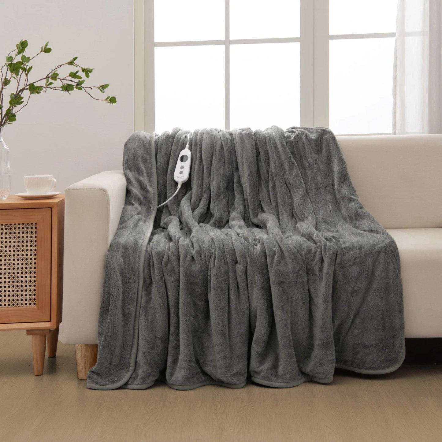 Premium electric throw